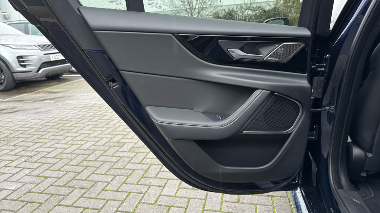 Jaguar XE 2.0 D200 R-Dynamic SE Black 4dr Auto Diesel Saloon